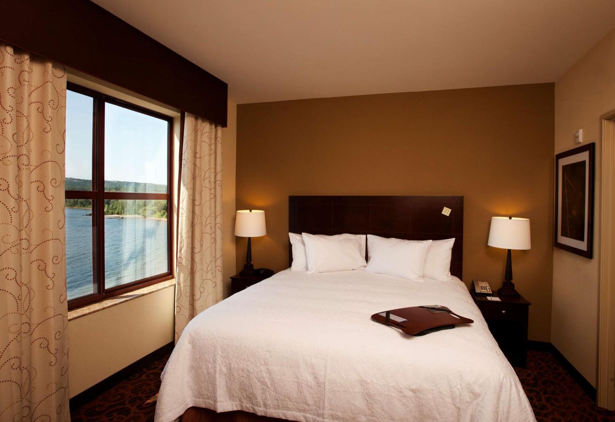 Hampton Inn Marquette-Waterfront Eksteriør bilde