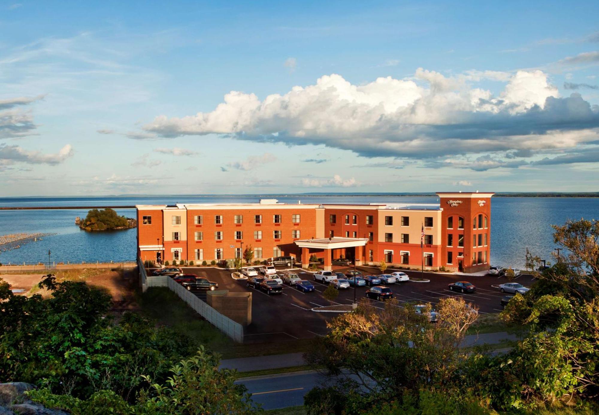 Hampton Inn Marquette-Waterfront Eksteriør bilde